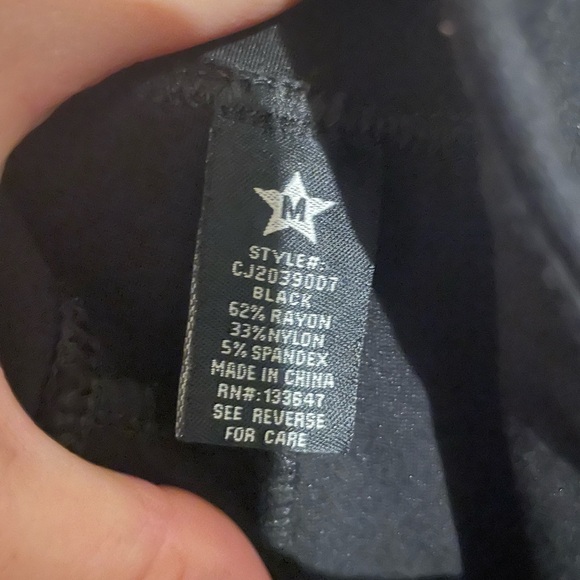 Celebrity Pink Leggings - Picture 4 of 6